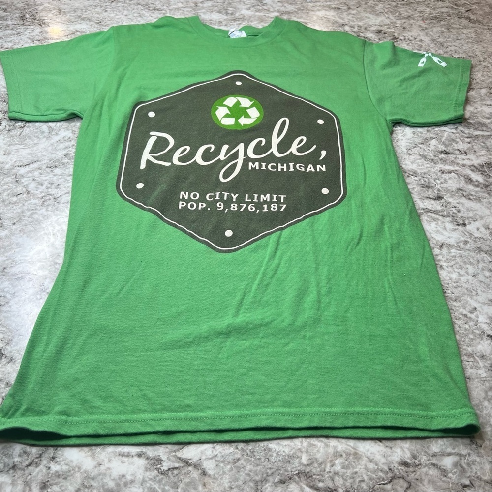 Graphic T-shirt grunge recycle Michigan size small green